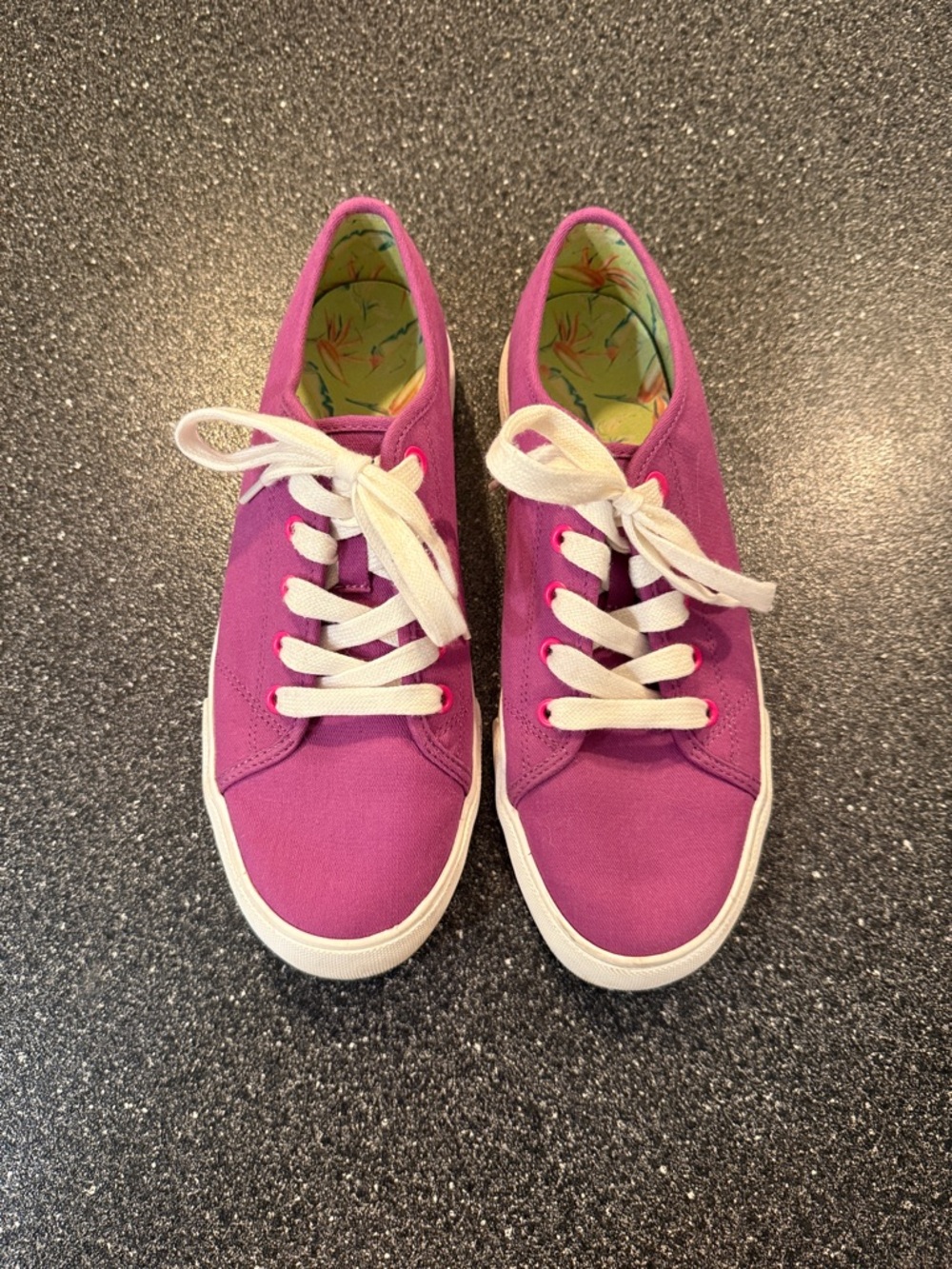 Vionic Purple Canvas Lace-Up Sneakers with White Laces - size 9.5